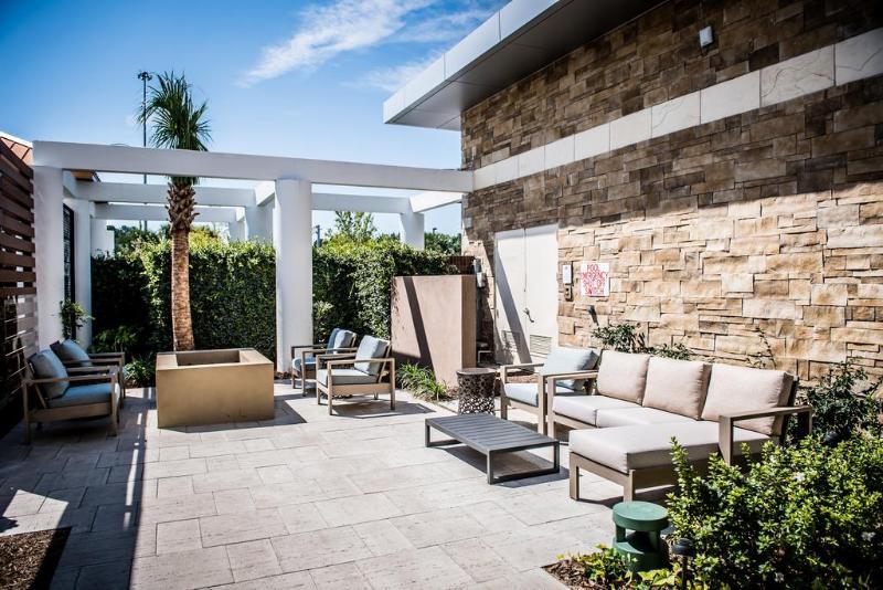 Отель North Charleston Marriott Экстерьер фото