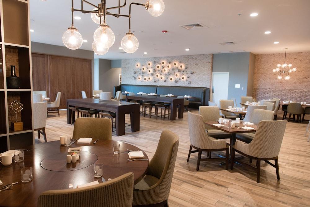 Отель North Charleston Marriott Экстерьер фото