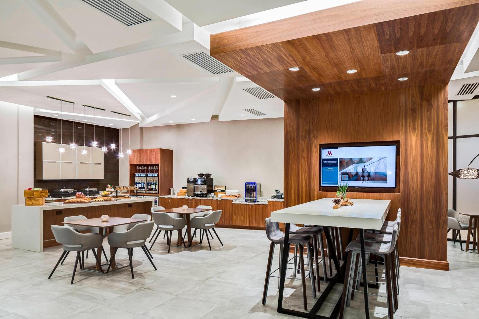 Отель North Charleston Marriott Экстерьер фото