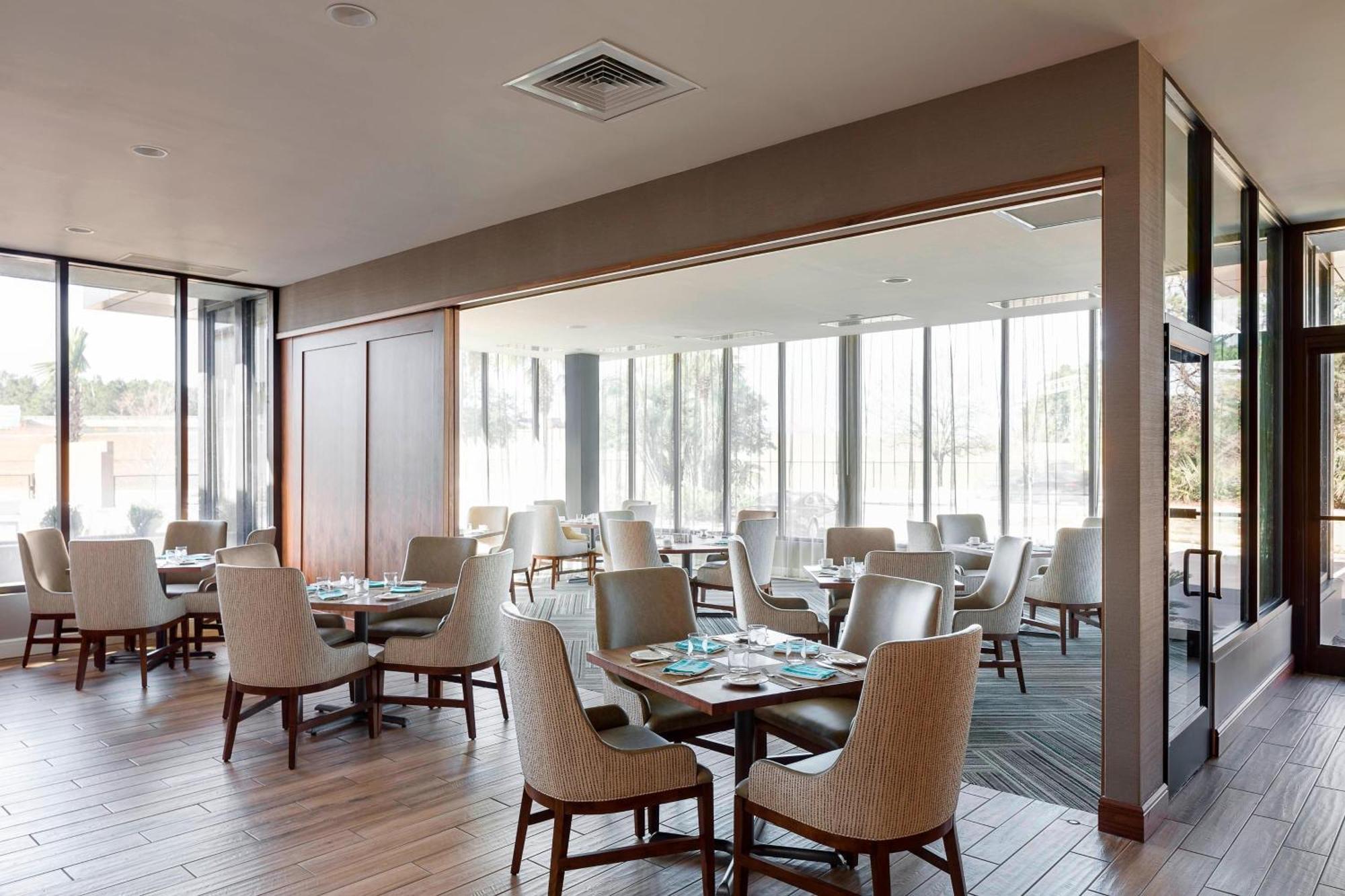 Отель North Charleston Marriott Экстерьер фото