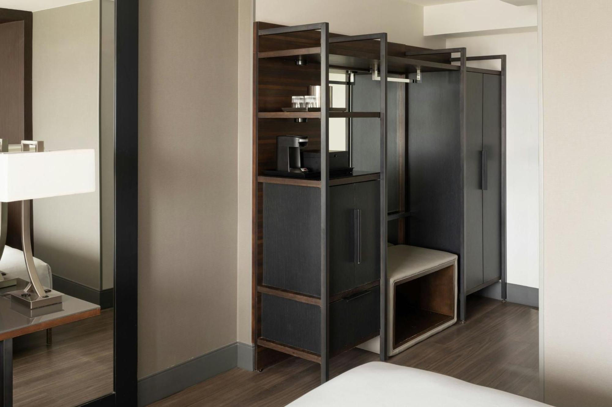 Отель North Charleston Marriott Экстерьер фото