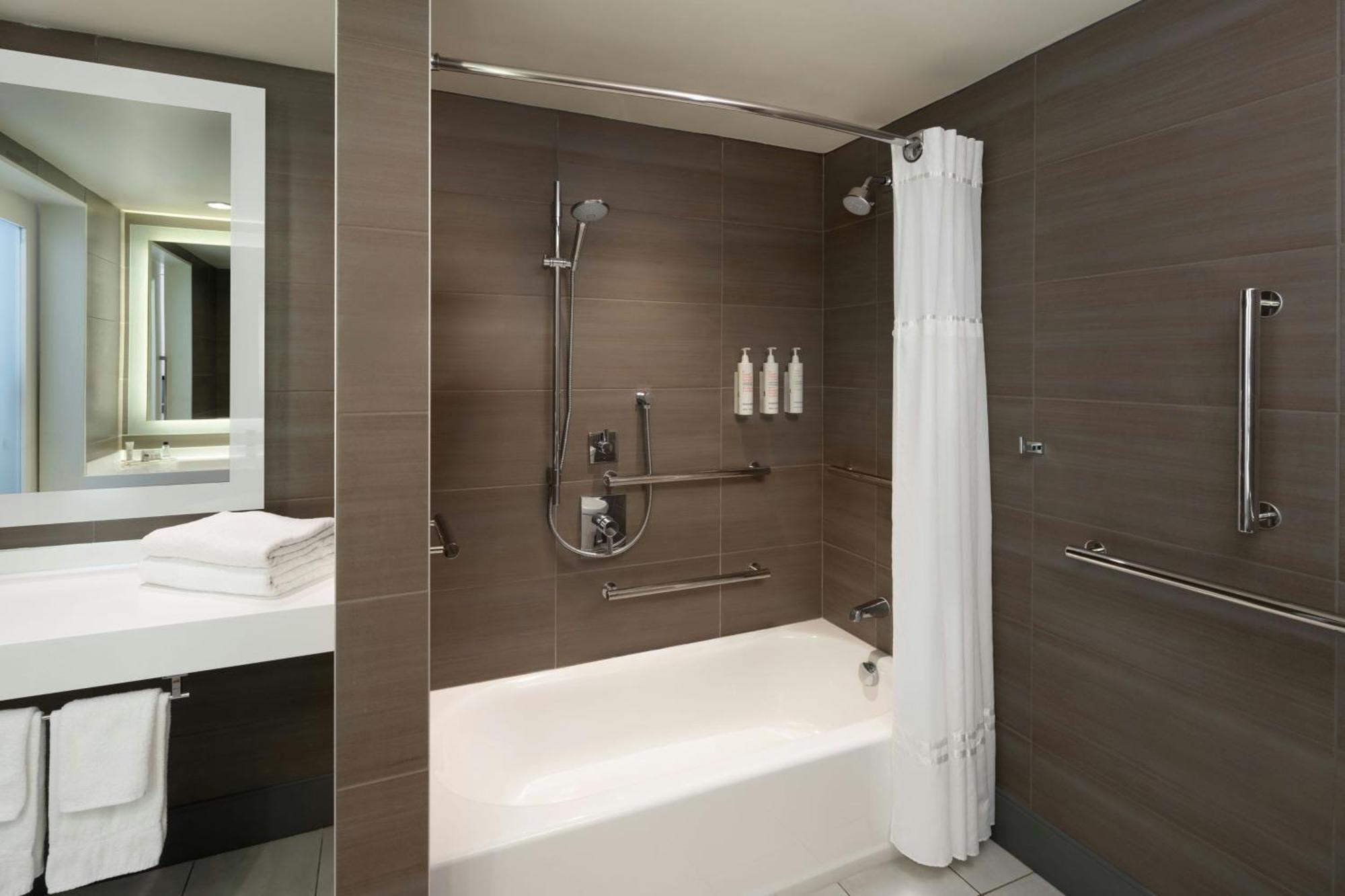 Отель North Charleston Marriott Экстерьер фото