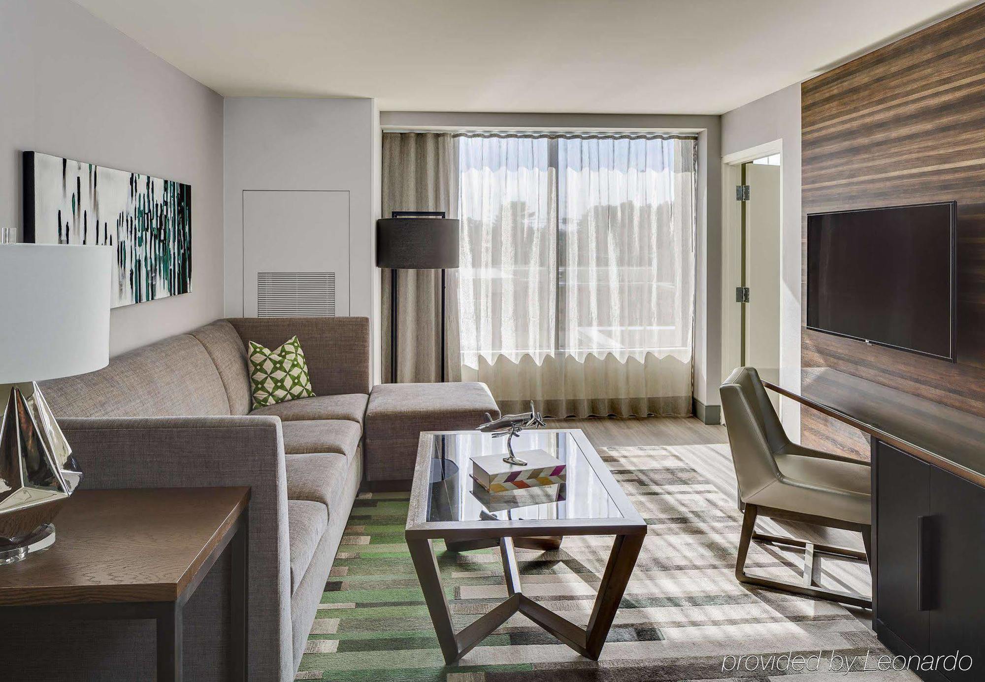 Отель North Charleston Marriott Экстерьер фото