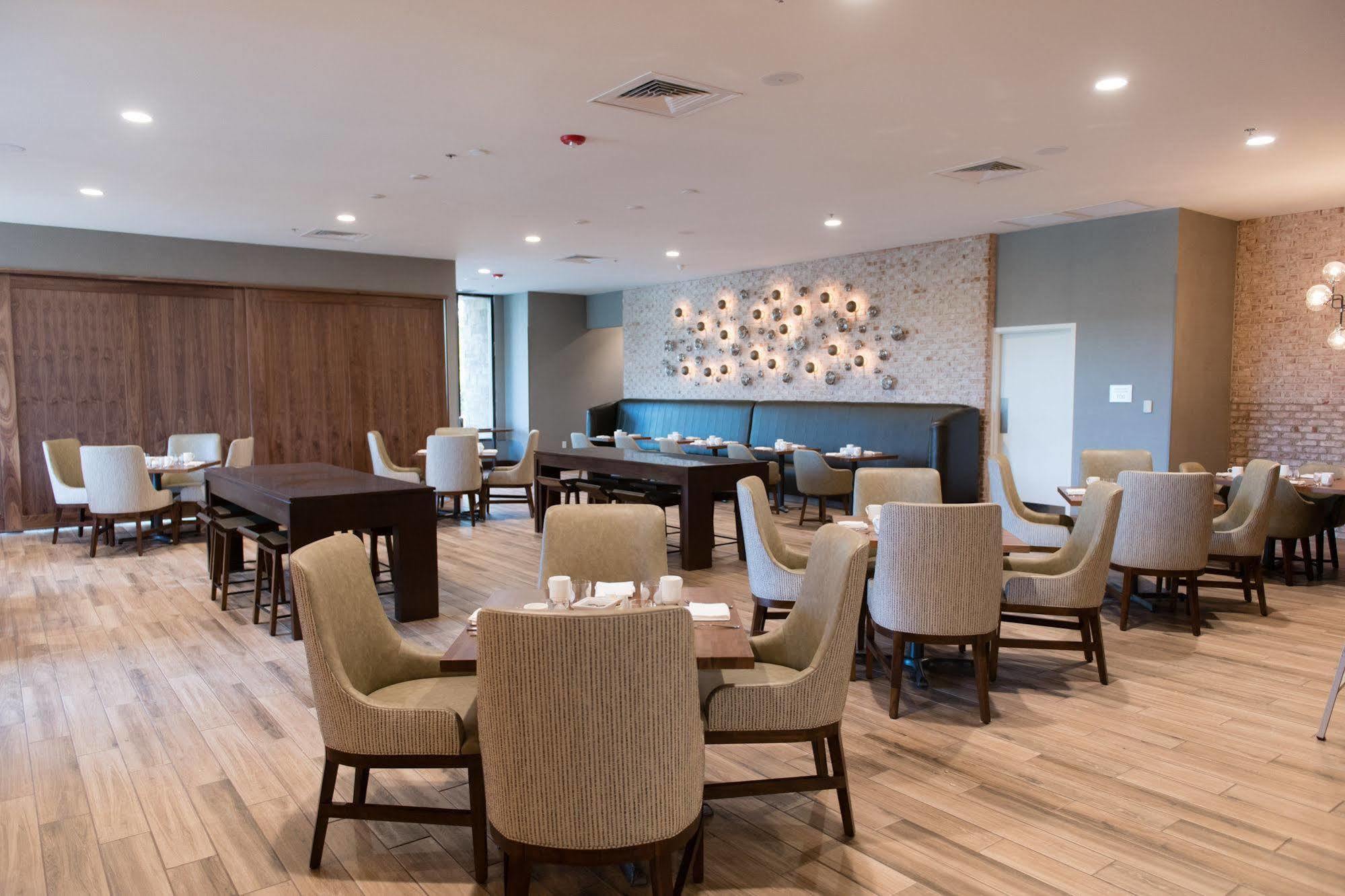 Отель North Charleston Marriott Экстерьер фото