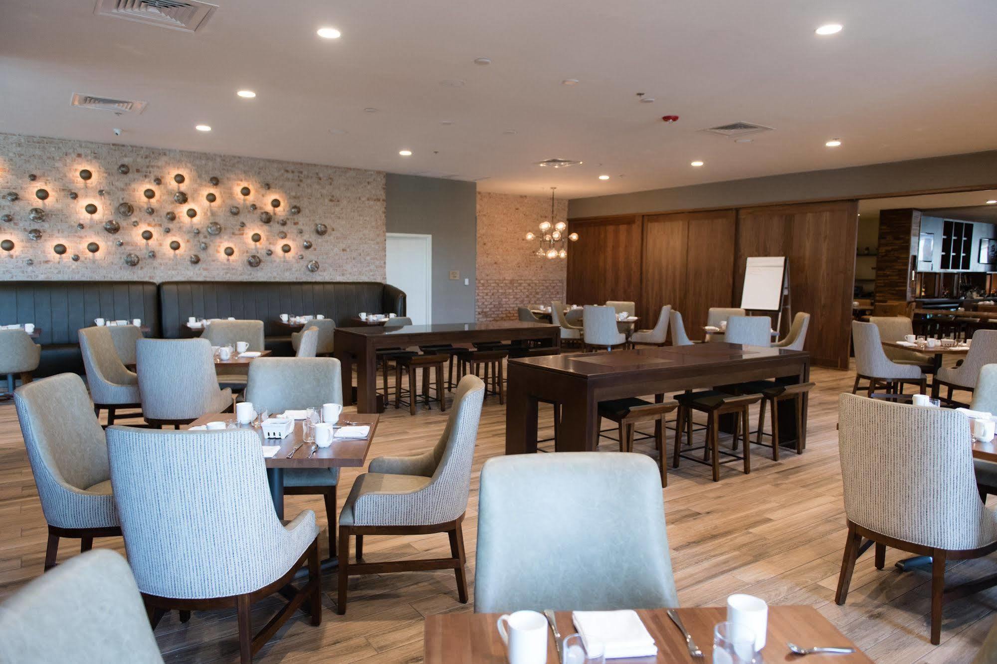 Отель North Charleston Marriott Экстерьер фото