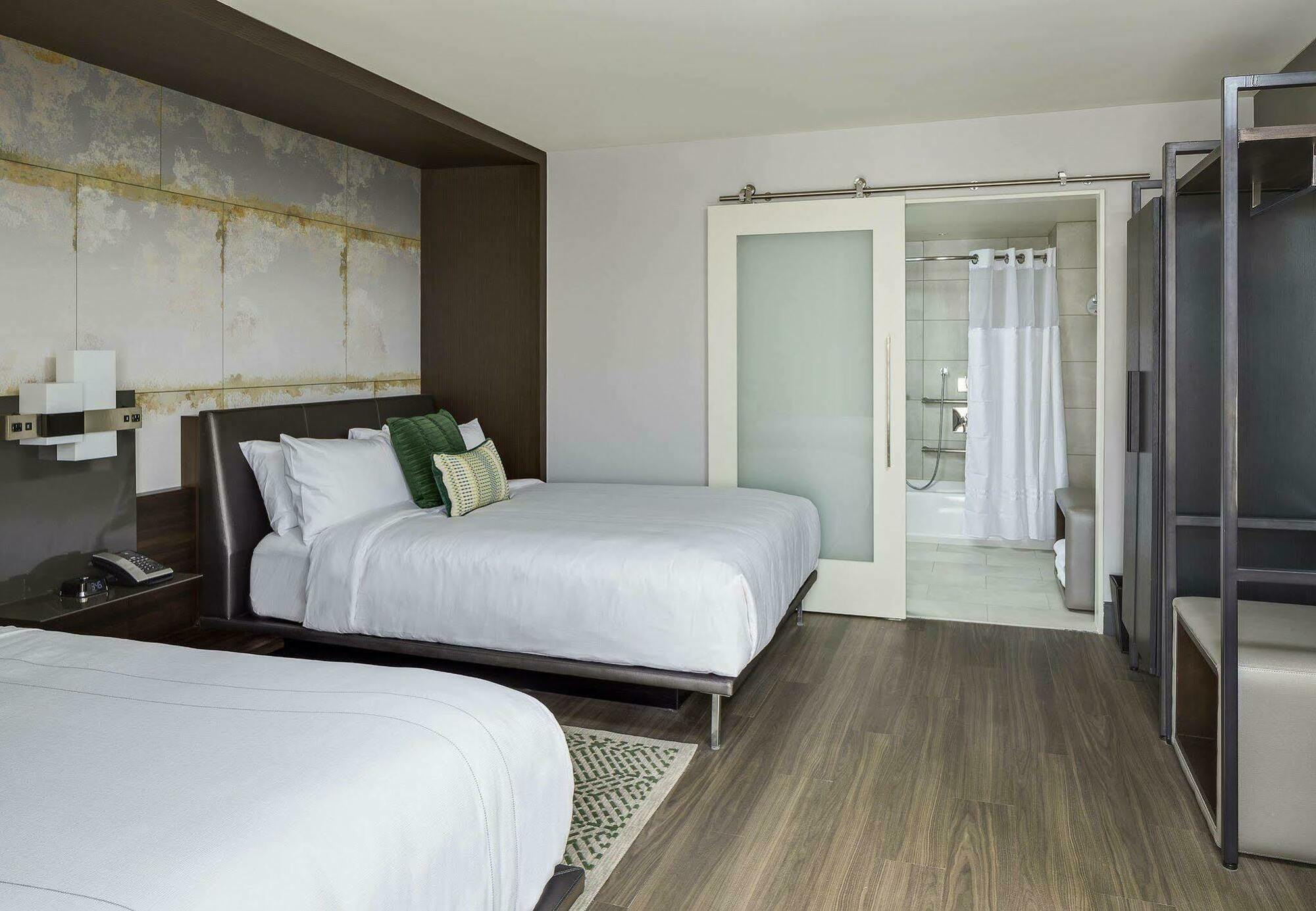 Отель North Charleston Marriott Экстерьер фото
